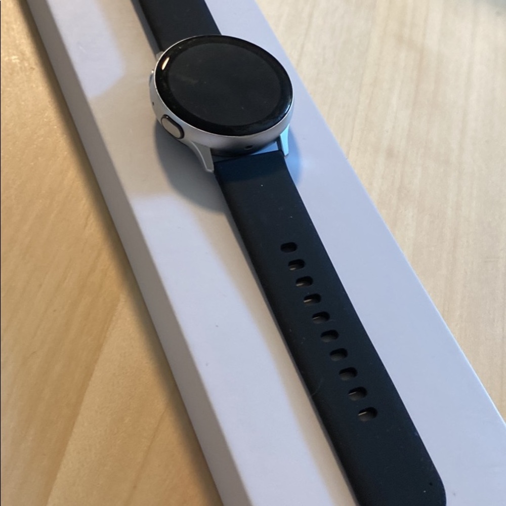 Samsung Galaxy watch Active 2 40MM silver - Picture 3 of 8